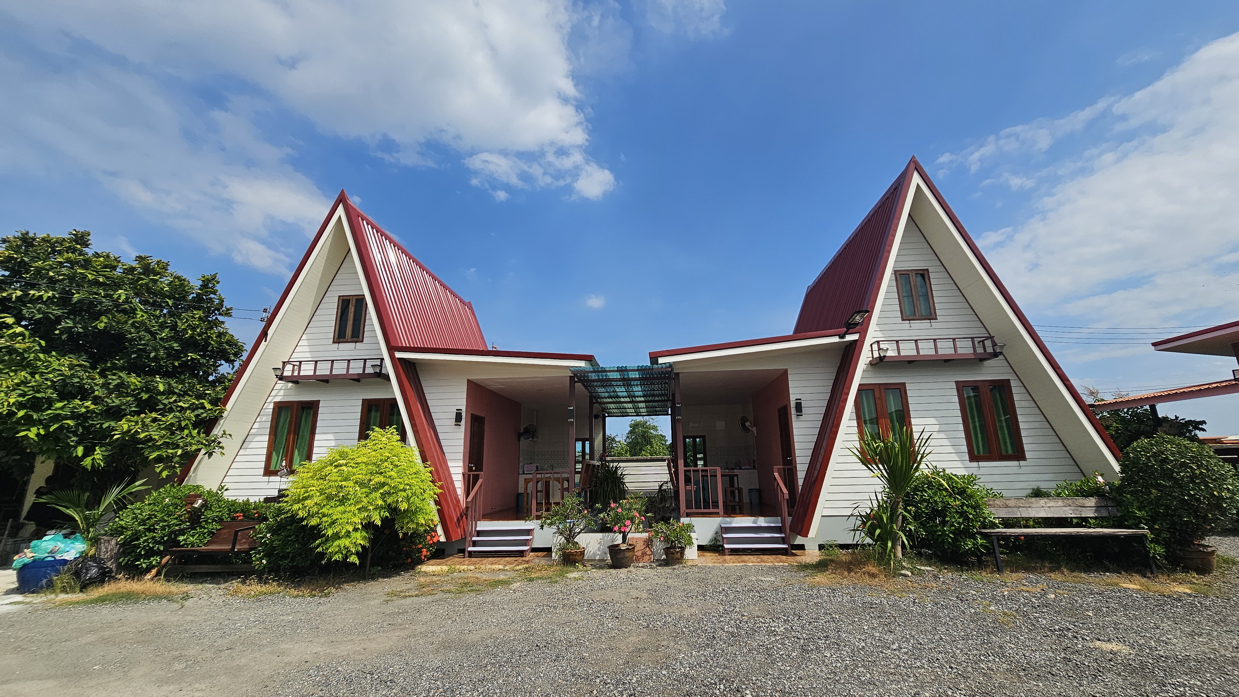 บ้านแฟดทรงA ซ้าย-ขวา บ้านโบว์รีสอร์ท ฉะเชิงเทรา